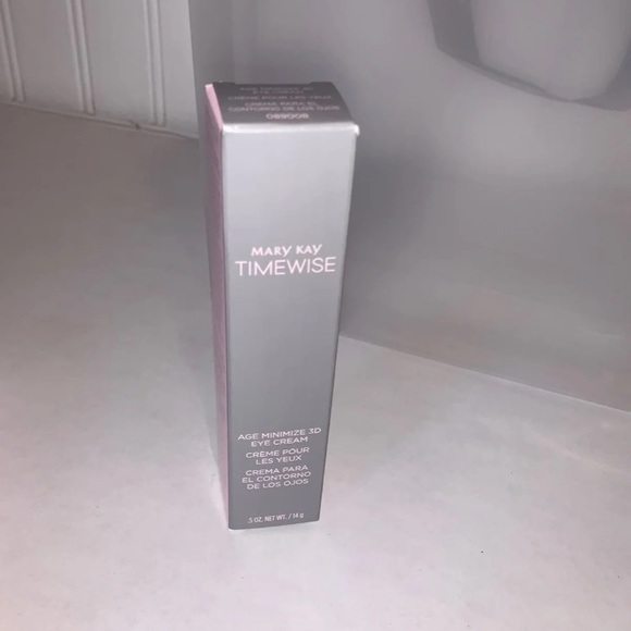 Mary Kay Timewise Age Minimizer 3D Set - Picture 4 of 5